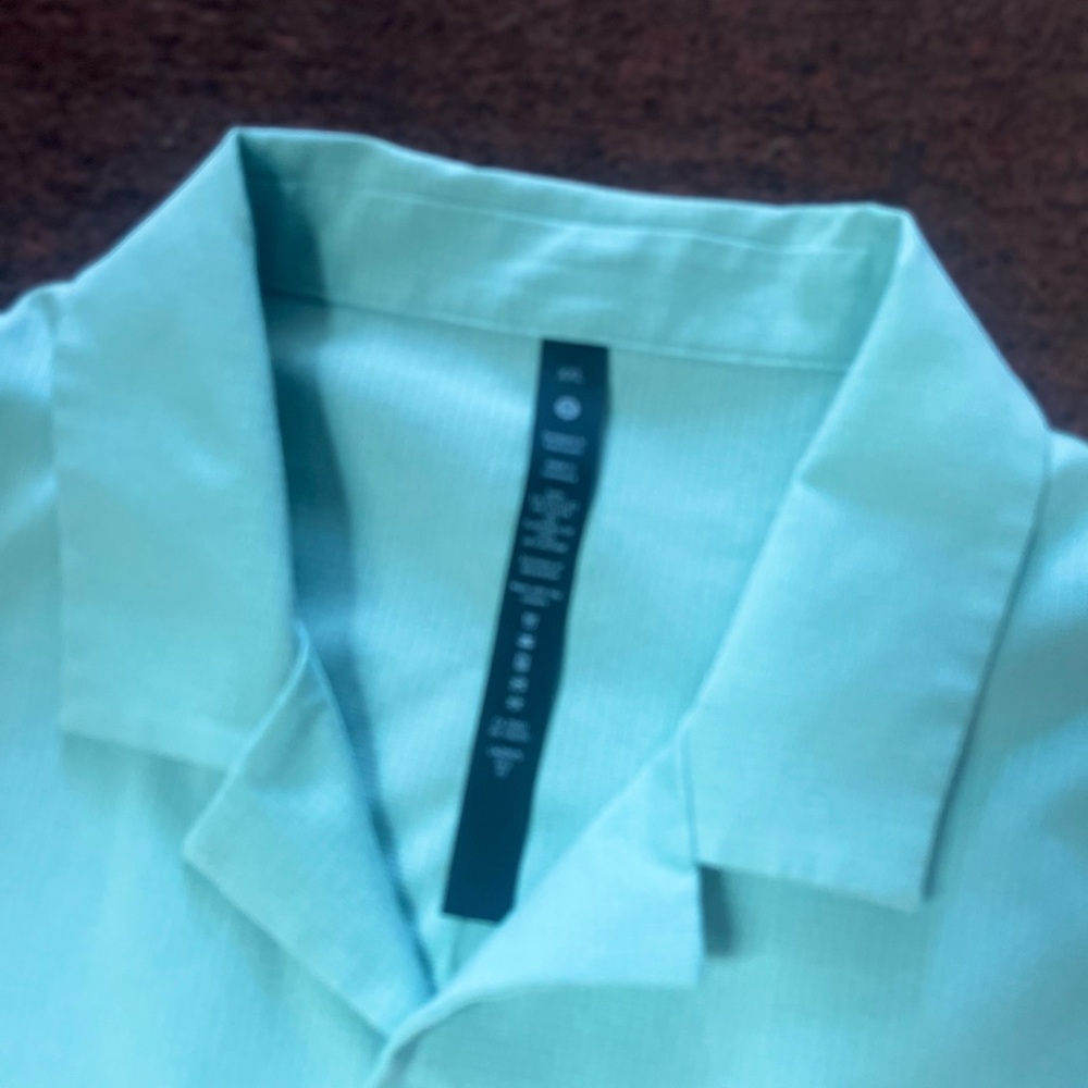 lululemon athletica Men's Aqua Button Down Shirt
